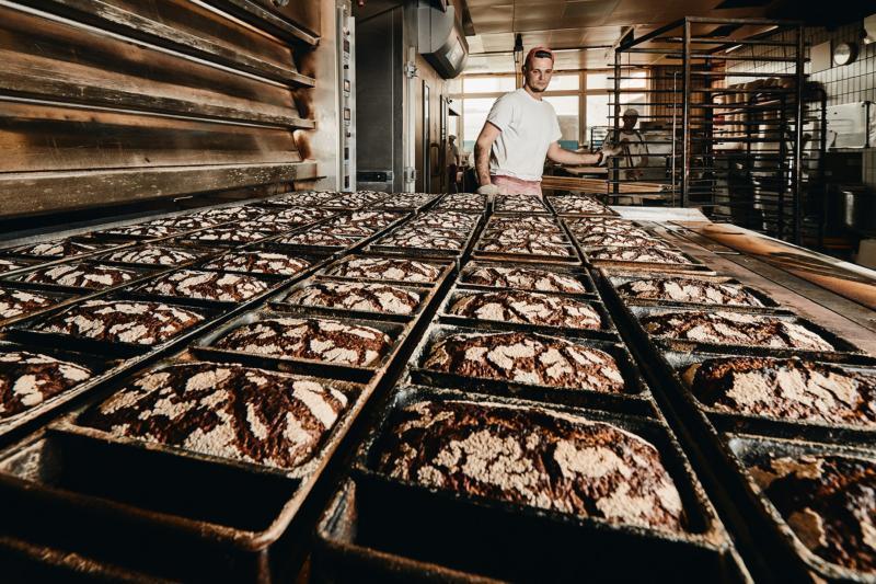 Brotherstellung, Brot, Handwerk, Backwerk, Bäckerei, Pfeifle, Andreas Gerhardt, Nacht